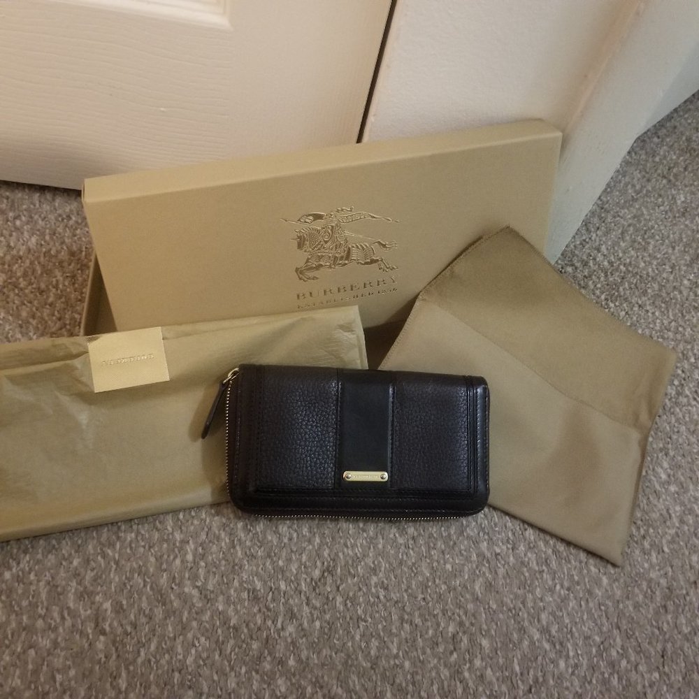 Used Burberry Large  Brown Leather  Zip Wallet with Box, fantastic condition